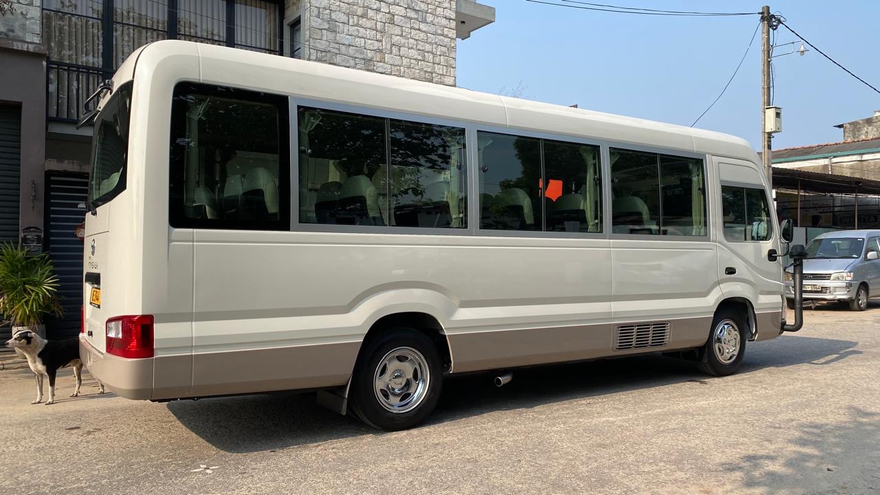 Luxury Coach Executive Exterior